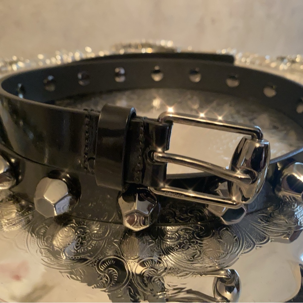 Brand new without tags perfect condition Gucci studded belt
